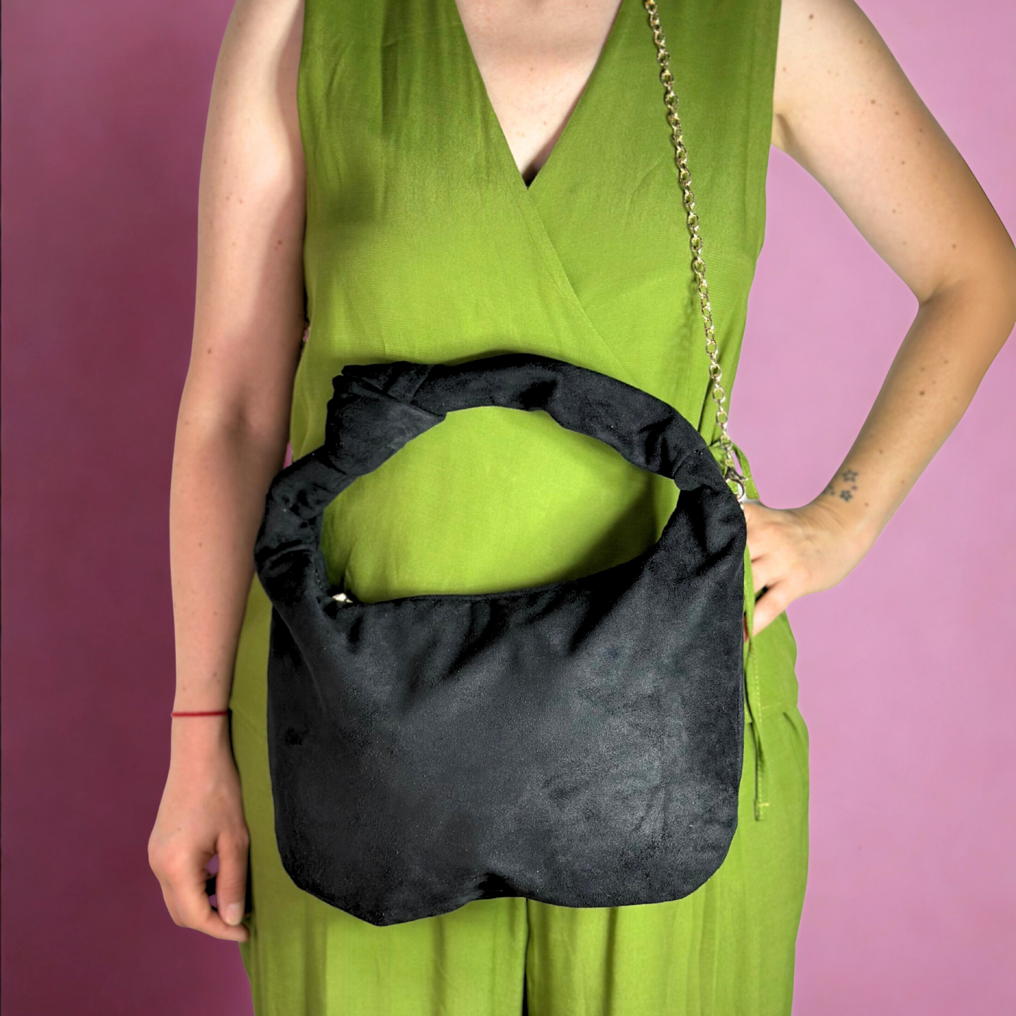 Borsa scamosciata piatta nera
