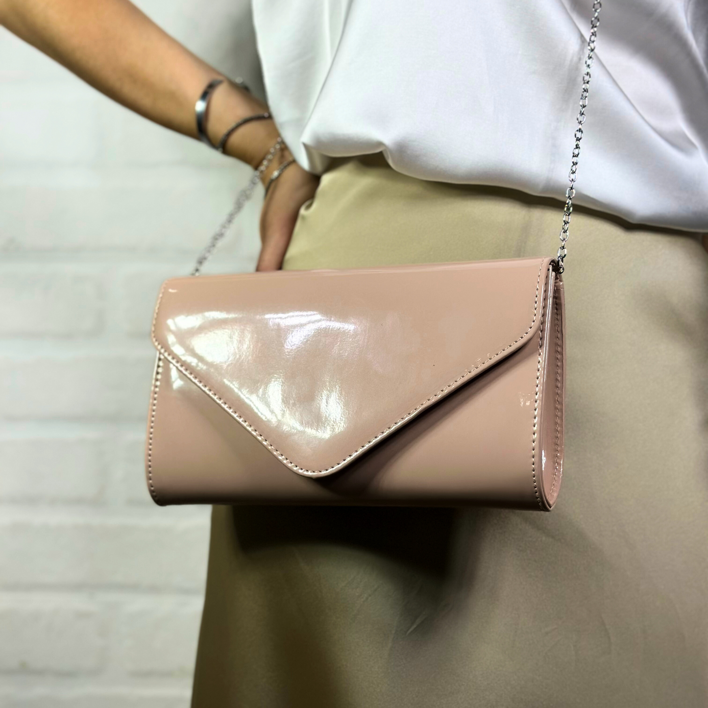 Pochette color nude lucida