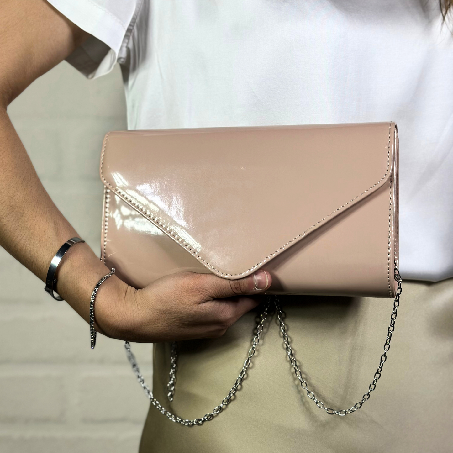 Pochette color nude lucida
